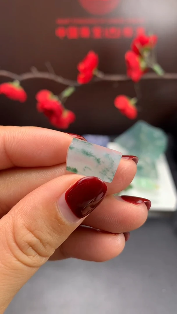 【闪购商品】定制翡翠未镶嵌    默认手机挂包挂