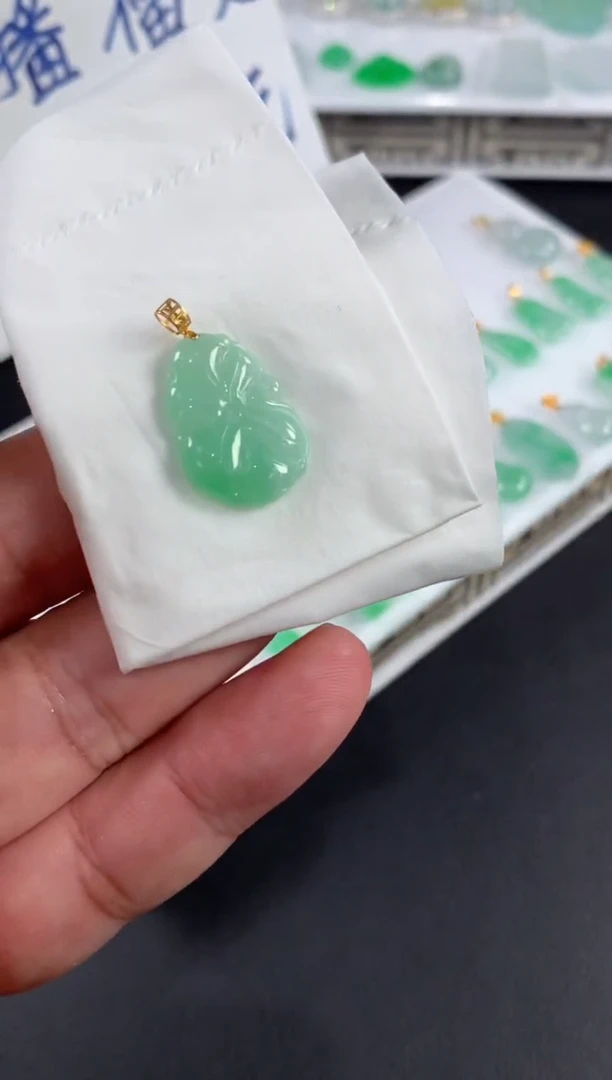 颈饰18K金镶嵌翡翠g***i翡翠