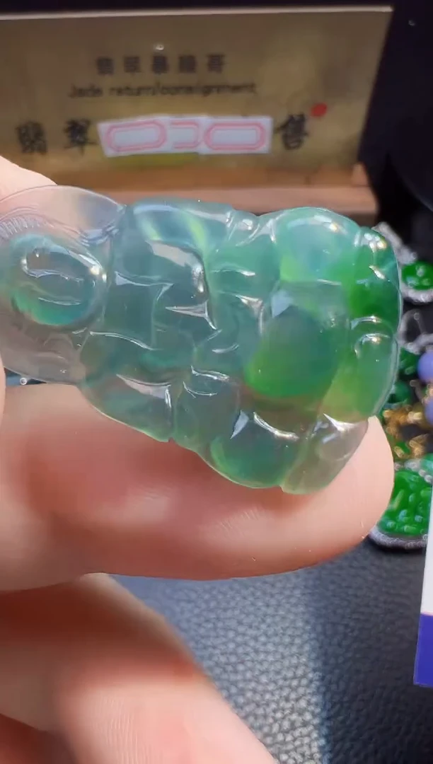 翡翠18K金镶嵌颈饰翡翠