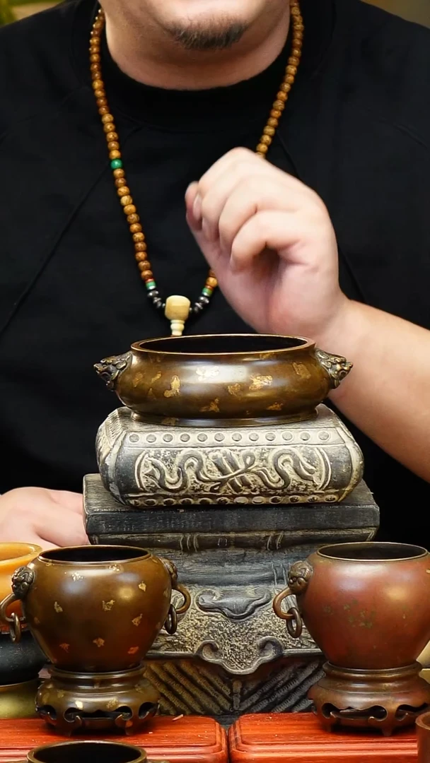 伯*炉天下点金扁腹狮耳炉