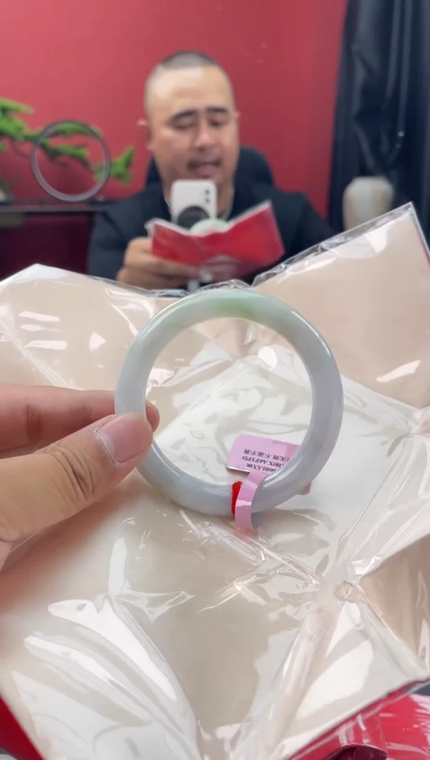 未镶嵌手镯翡翠5