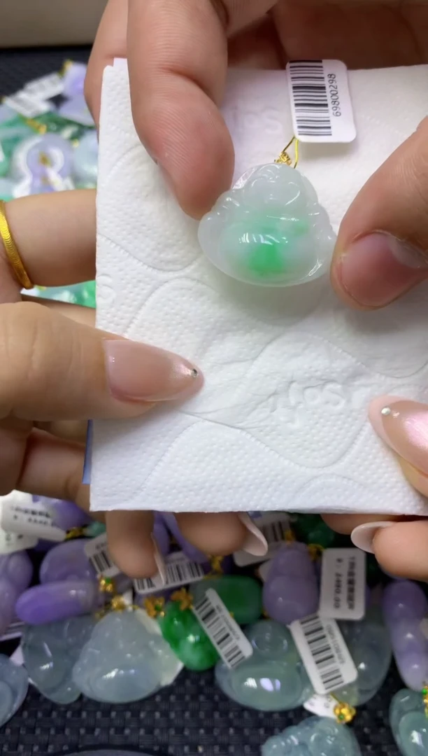 颈饰18K金镶嵌翡翠天然缅甸翡翠A货