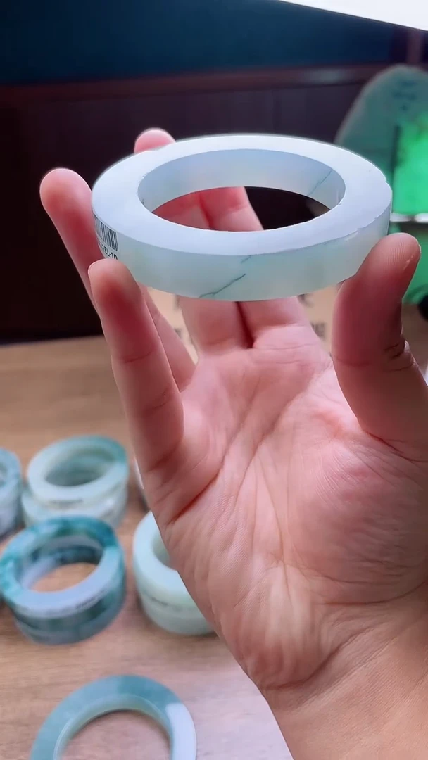 定制翡翠手镯未镶嵌娄*定制