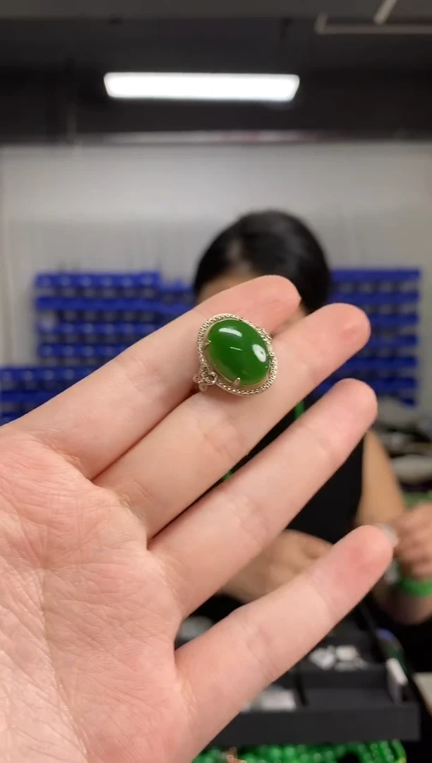 未镶嵌戒指和田玉（碧玉）闪购链接   多样性发其一颜色微差