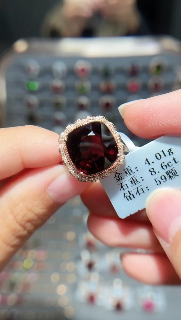 18K金镶嵌戒指碧玺8.6..