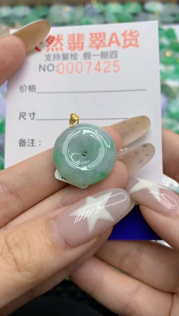 翡翠18K金镶嵌颈饰11111111111
