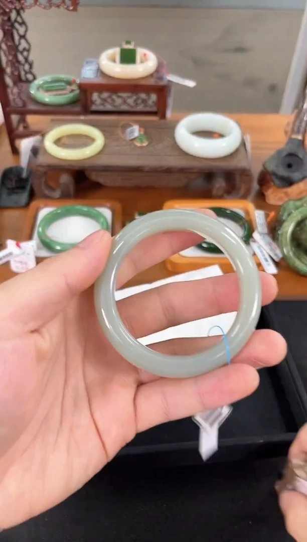 未镶嵌手镯和田玉且末青白 53+圈 32