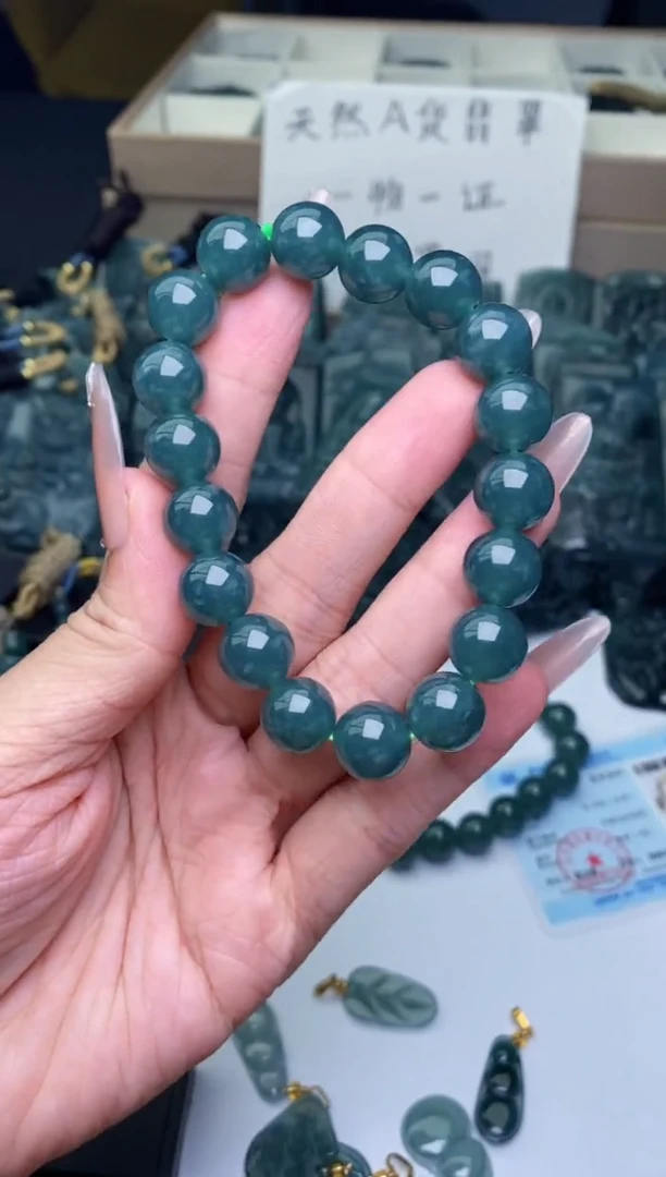 颈饰未镶嵌翡翠