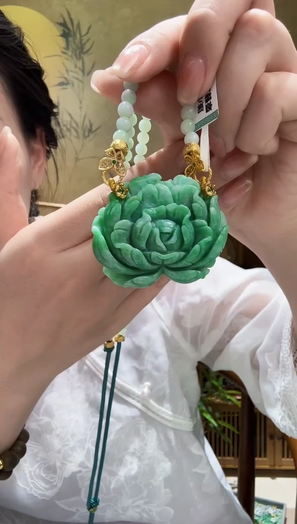 颈饰未镶嵌翡翠吊坠