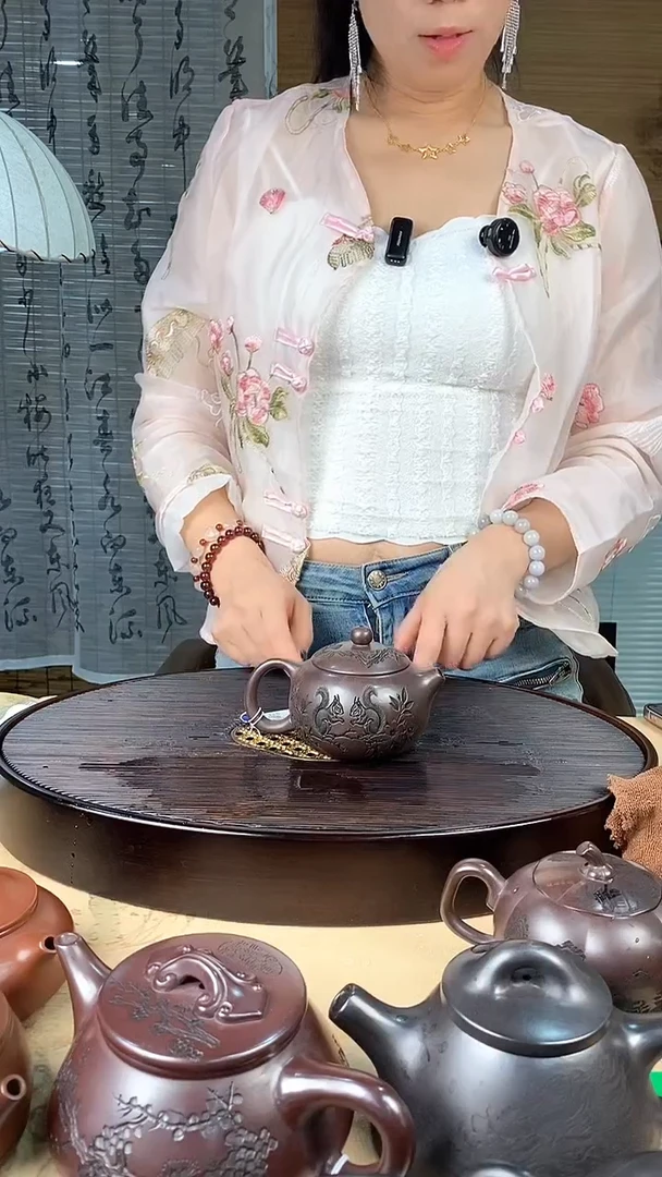 茶壶紫砂松鼠西施 赤龙血砂 赵园静