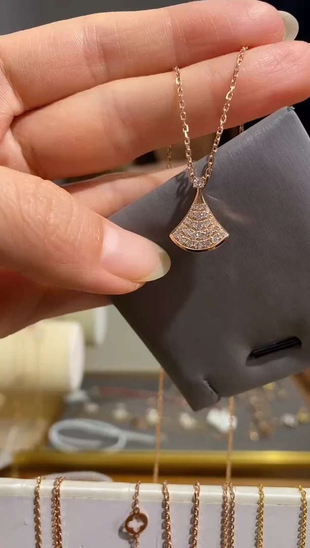 项链18K金镶嵌钻石项链