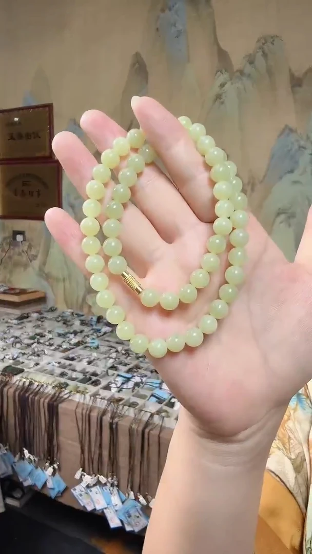 颈饰未镶嵌和田玉.