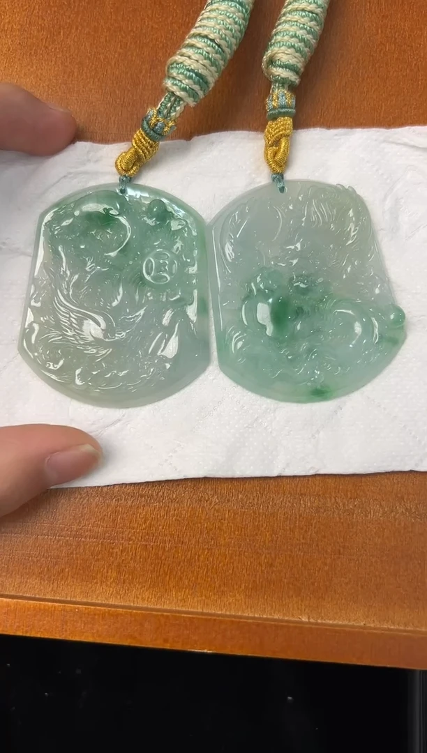 翡翠未镶嵌颈饰翡翠龙凤对（一对）-560625