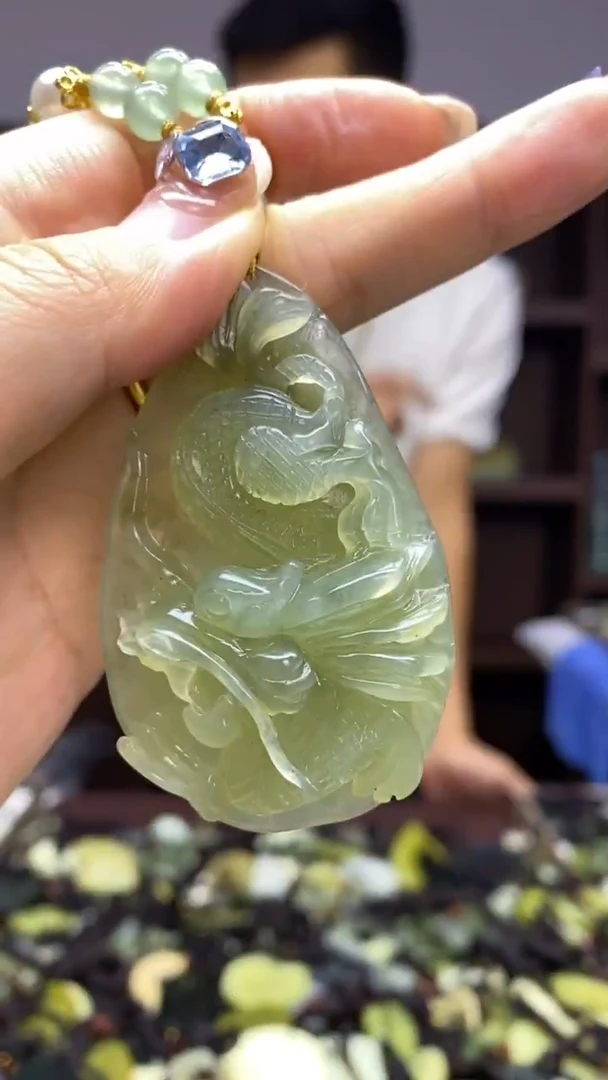 未镶嵌岫玉挂件