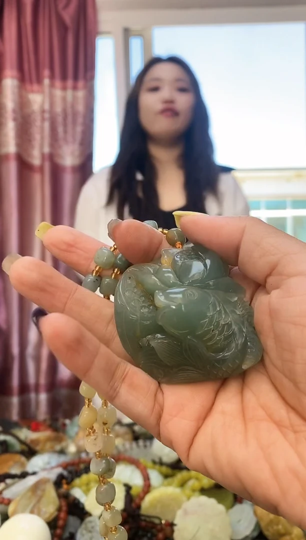 未镶嵌岫玉吊坠