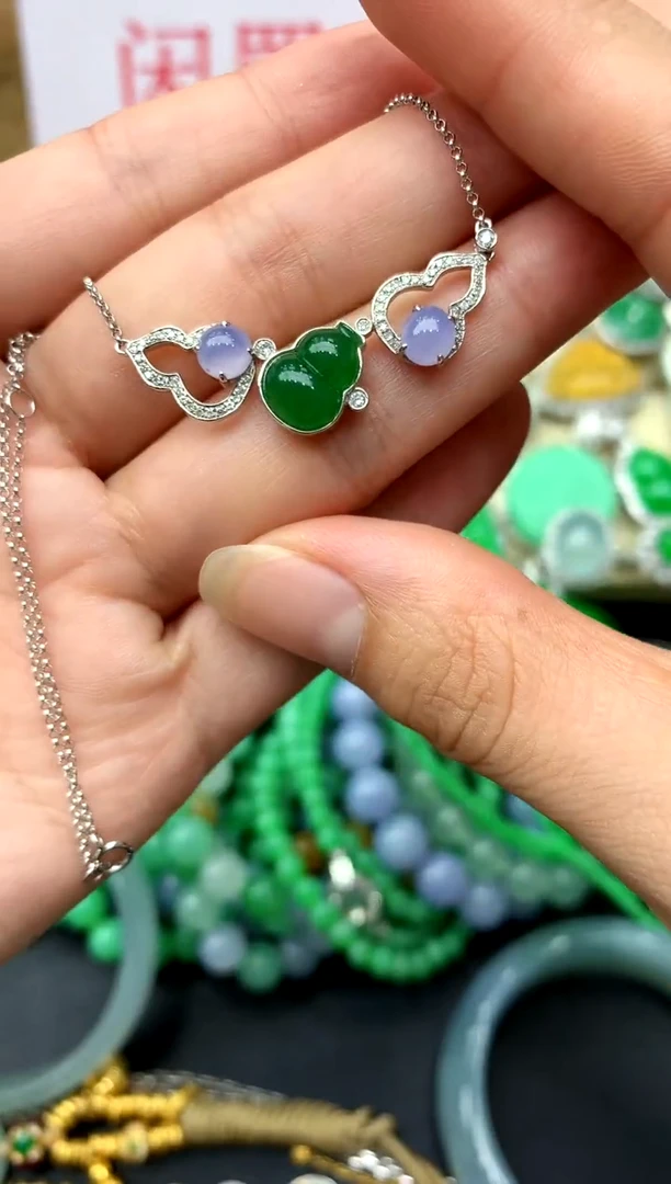 颈饰18K金镶嵌翡翠252 -中国好珍宝