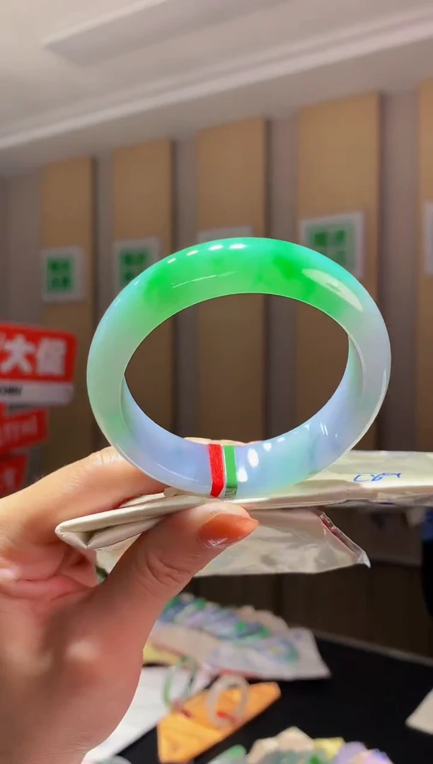 未镶嵌手镯翡翠-C89 圈口56.6 全款26.8万 定金2万