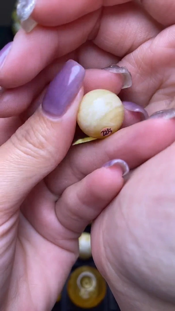 【闪购商品】琥珀裸石未镶嵌葵. 65