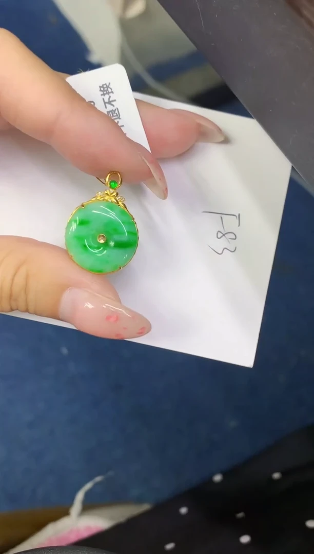 翡翠18K金镶嵌颈饰缅甸天然翡翠A货