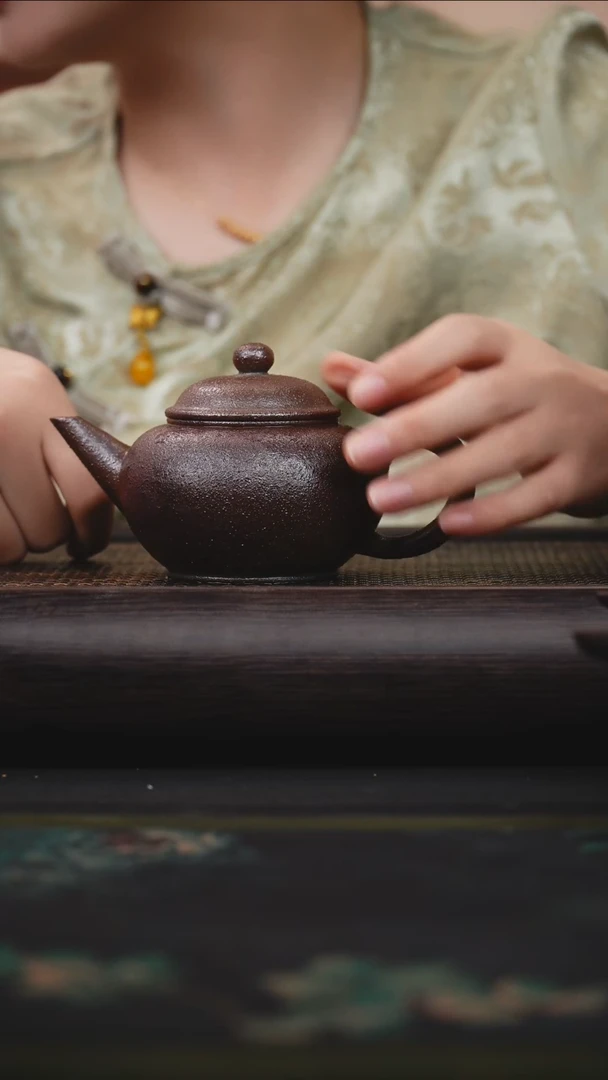 茶壶紫砂红降坡 水平 柴烧