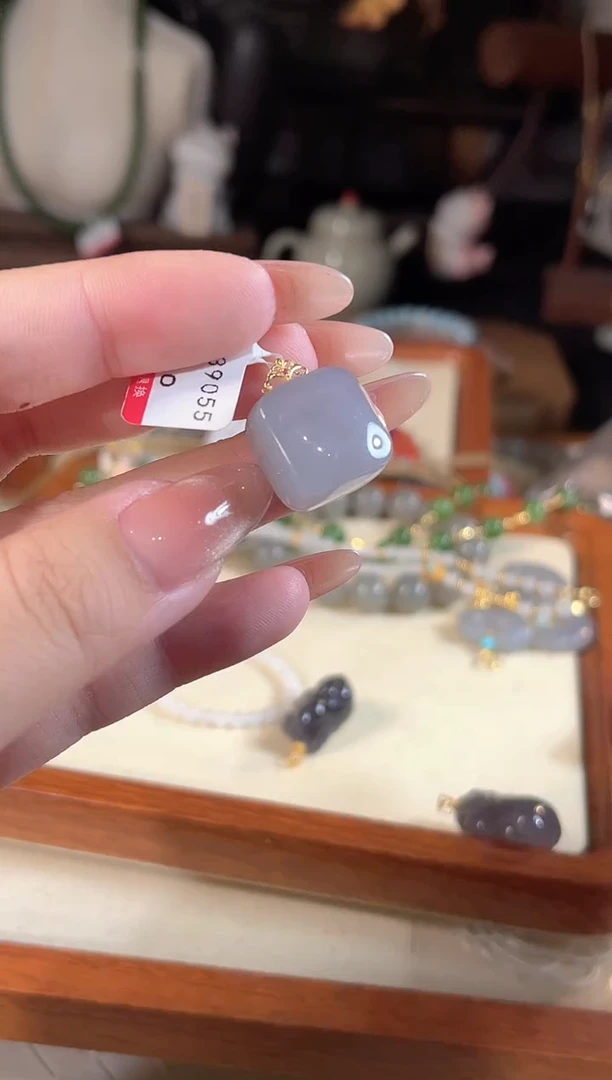 和田玉18K金镶嵌吊坠(不含链)多样性发货其一