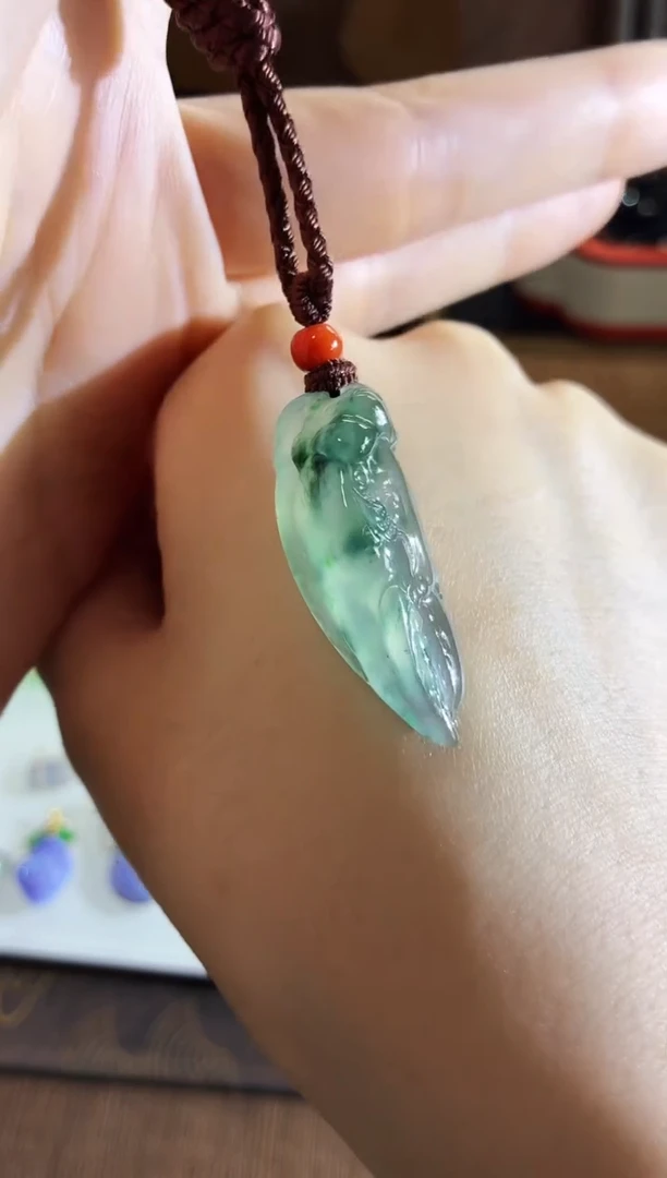 颈饰未镶嵌翡翠吊坠