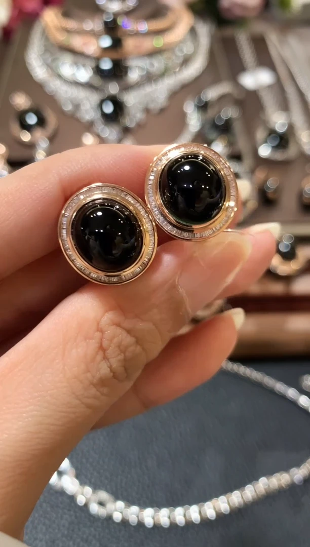 18K金镶嵌翡翠耳饰m61