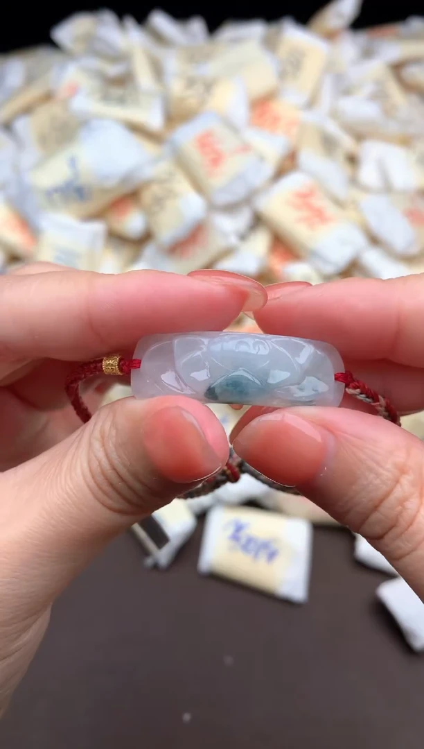 【闪购商品】翡翠挂件未镶嵌一