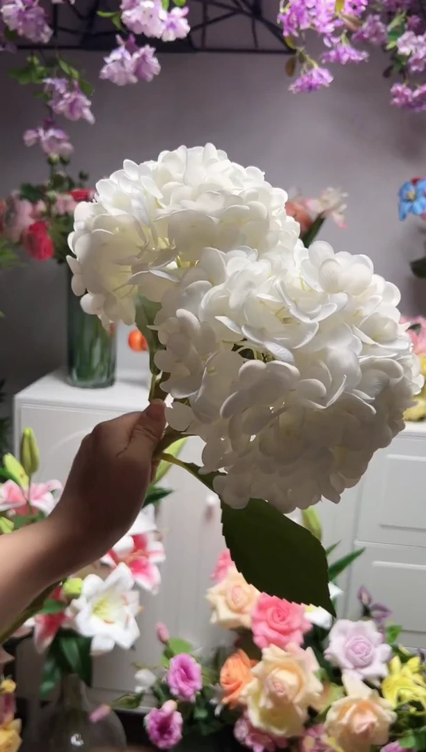 2枝白色手感绣球
