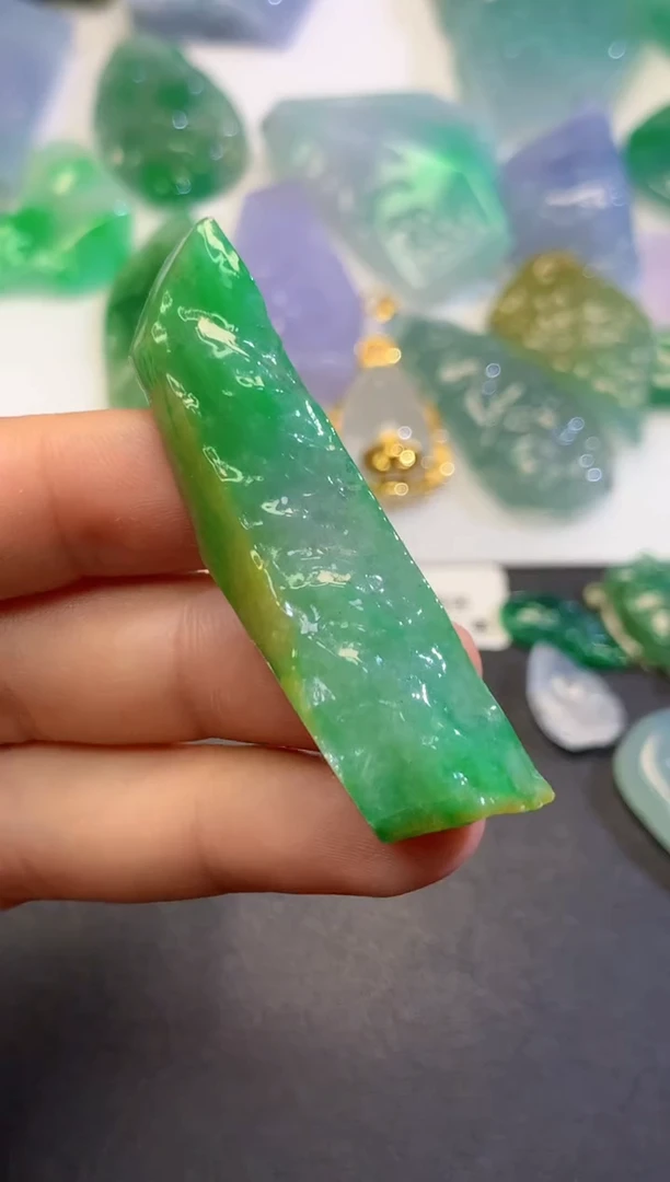 翡翠未镶嵌吊坠(不含链)61