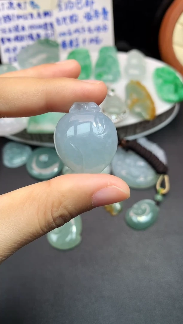 颈饰未镶嵌翡翠吊坠