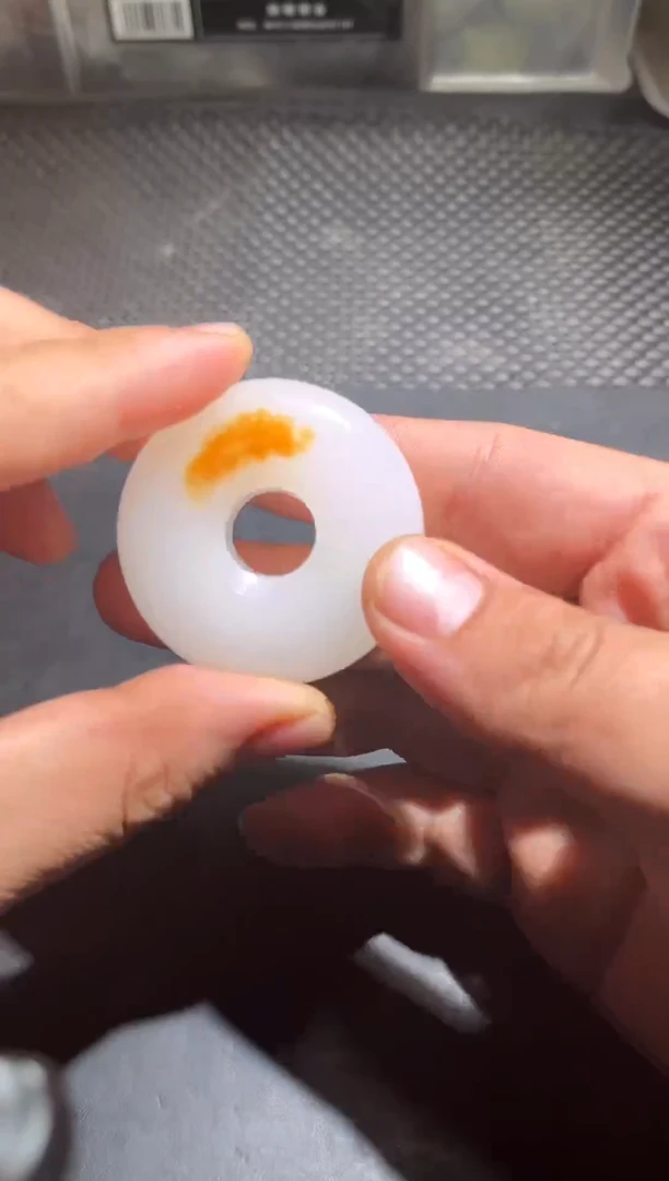 颈饰未镶嵌和田玉（糖玉）1