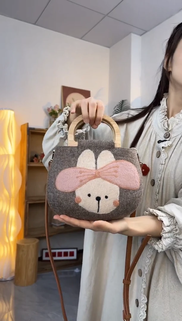 羊毛非遗纯手工包  D木小圆包蝴蝶结兔子