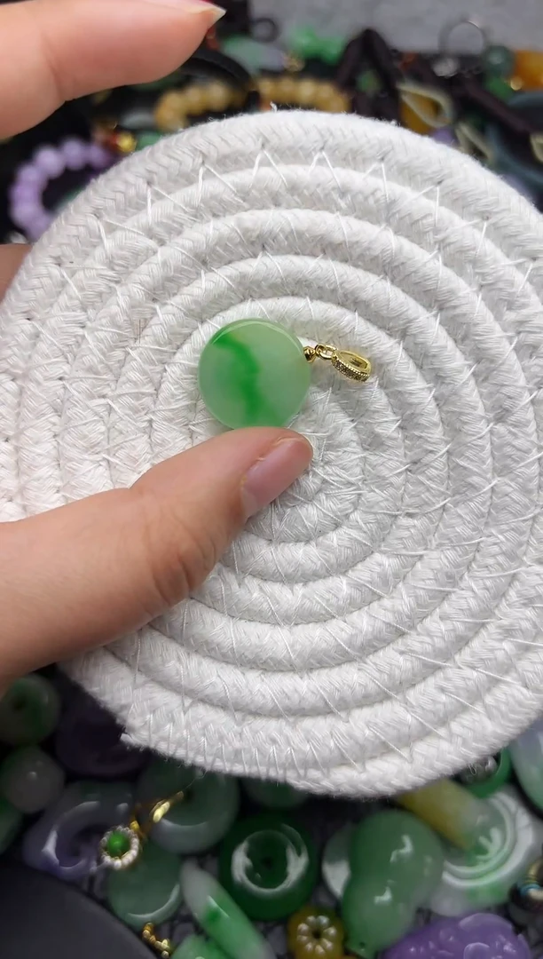 颈饰未镶嵌翡翠缅甸翡翠吊坠