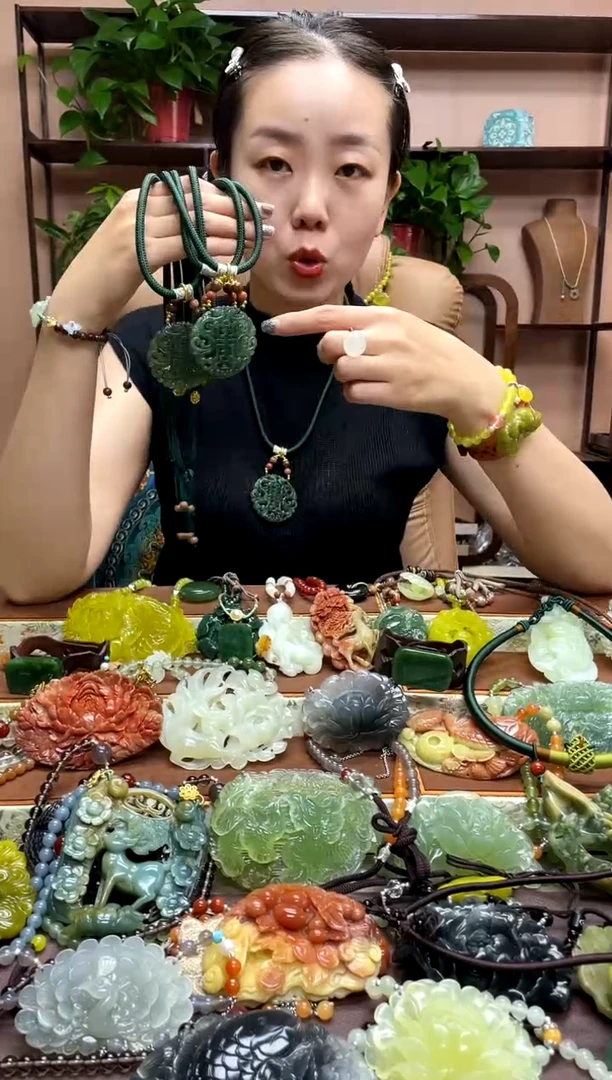 未镶嵌岫玉吊坠多样性发货发其中之一