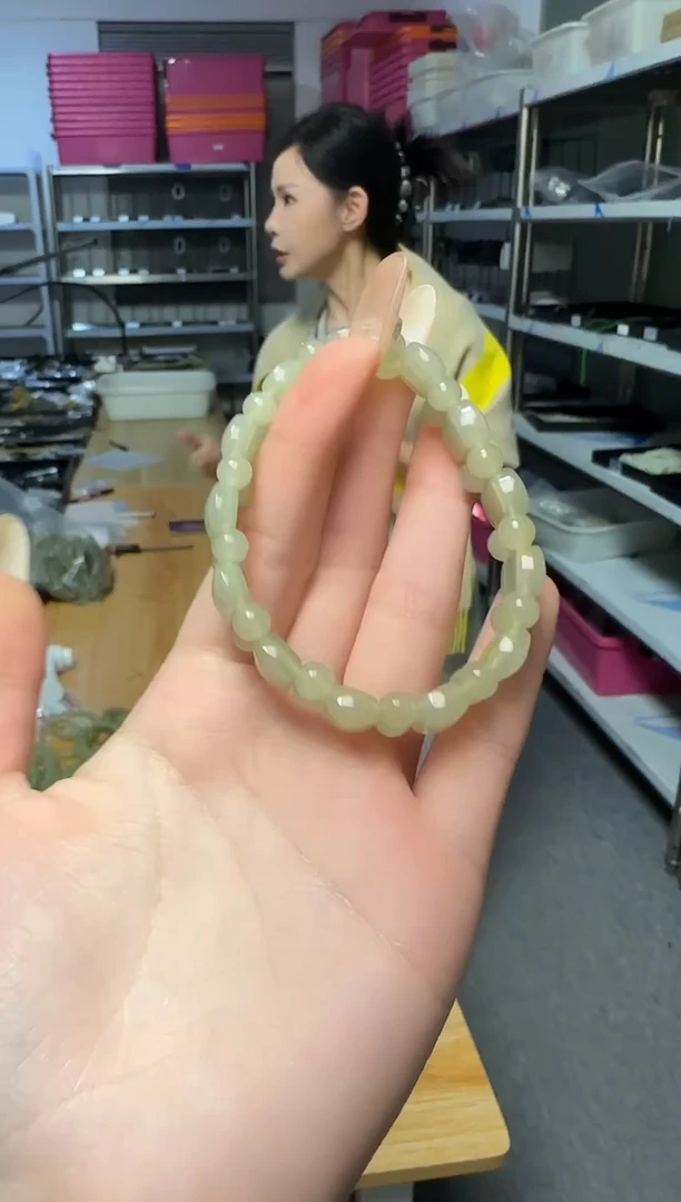 颈饰未镶嵌和田玉晴水手牌