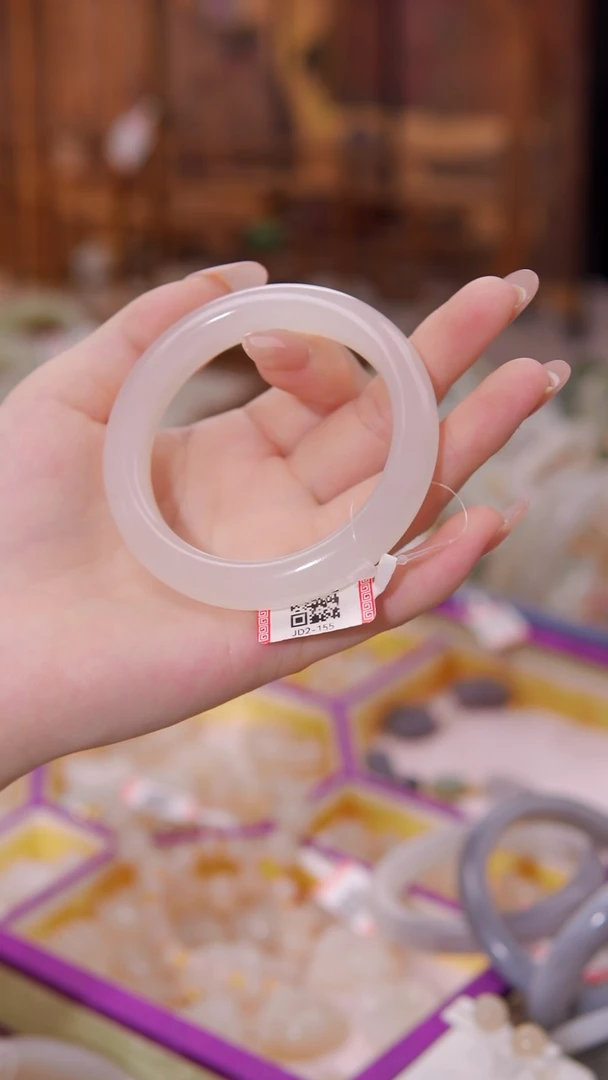 未镶嵌手镯和田玉手镯