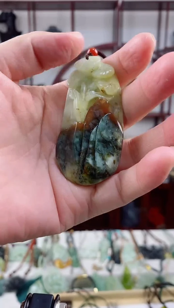 未镶嵌岫玉颈饰1