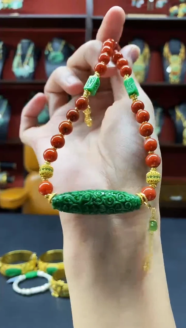 颈饰未镶嵌翡翠吊坠