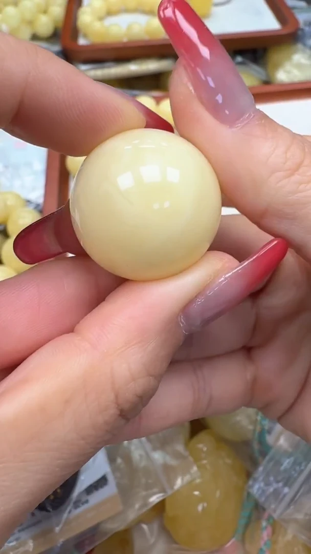 裸石琥珀未镶嵌如图