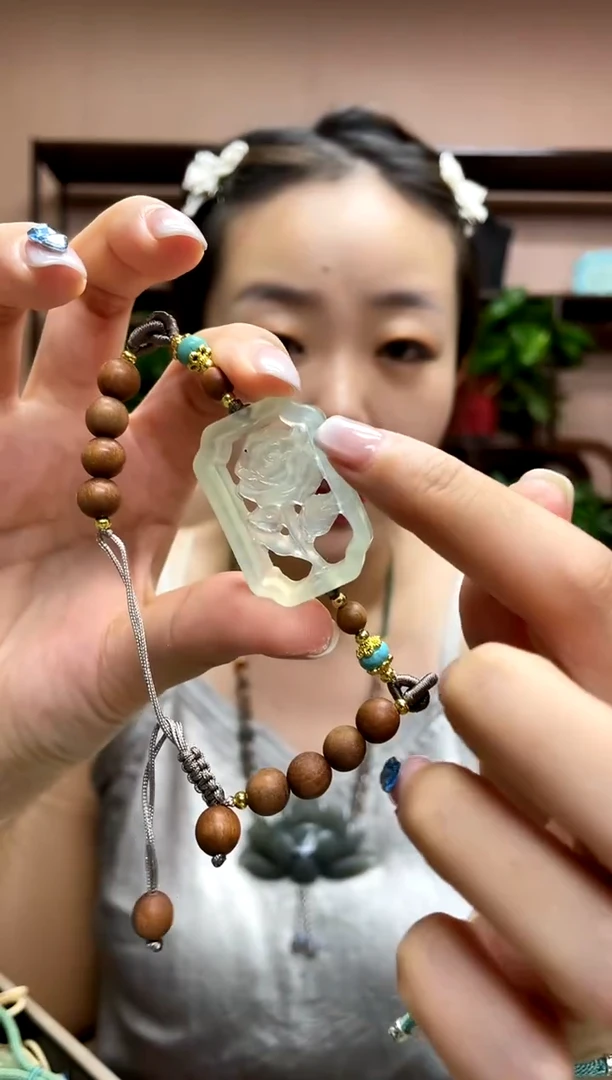 岫玉未镶嵌吊坠·