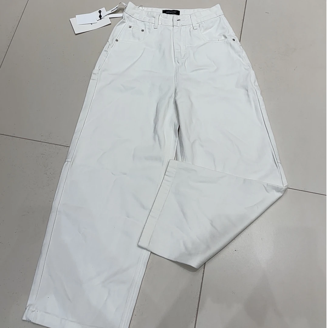 鑫怡定制【松松驰驰】夏季新款2025新款双膝大口袋设计白色牛仔裤