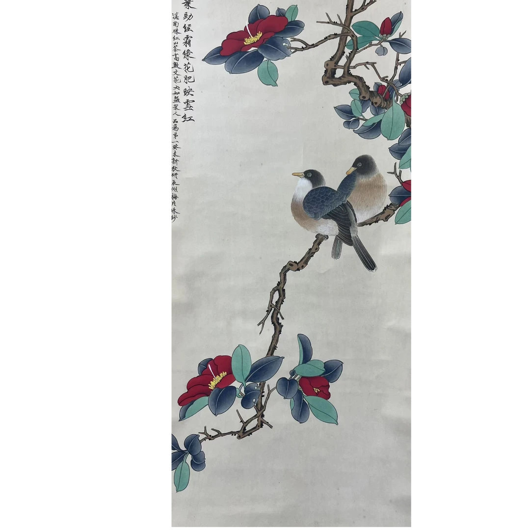 于   花鸟立轴尺寸48×98约4.2平尺