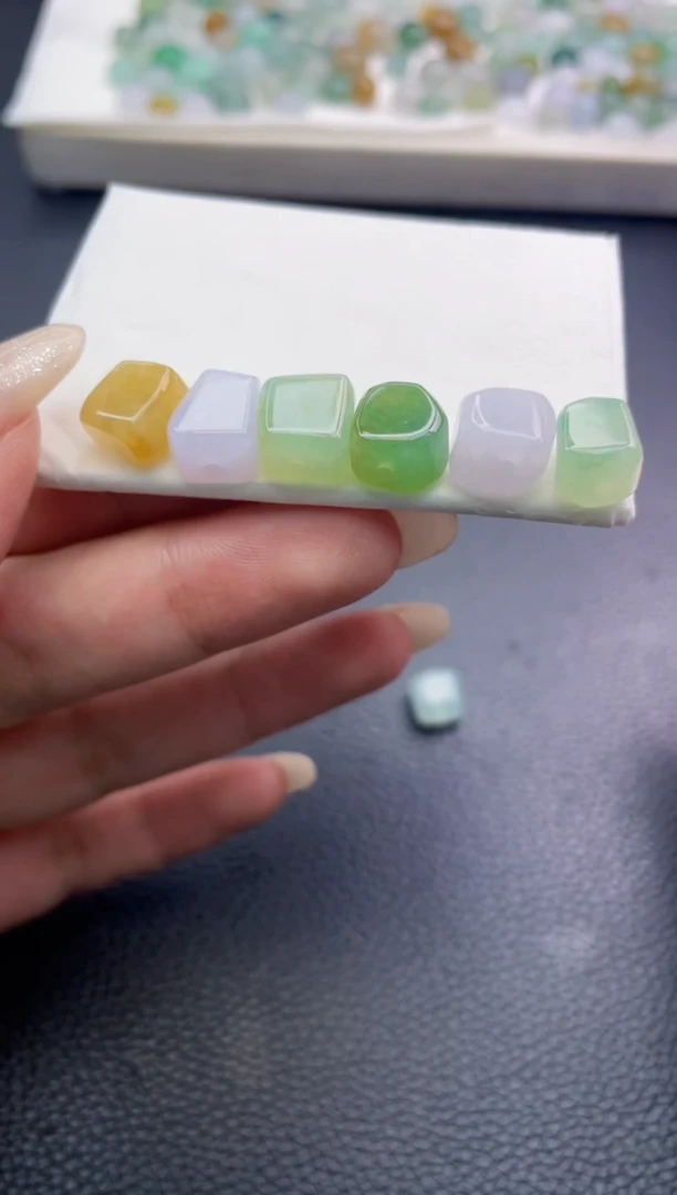未镶嵌定制翡翠小*珠子