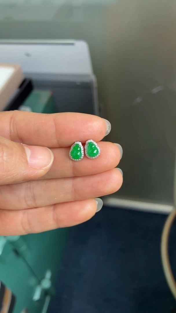 颈饰18K金镶嵌翡翠天然翡翠A货