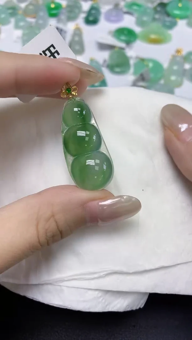 翡翠18K金镶嵌颈饰天然缅甸翡翠A货