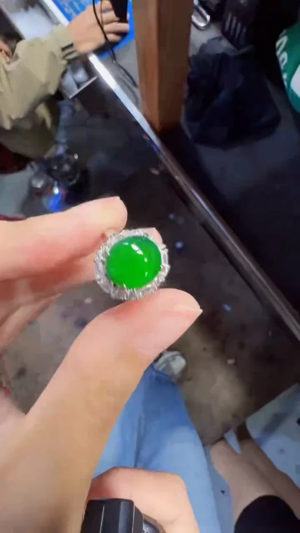 未镶嵌定制翡翠翡翠A货有轻微色差属于正常现象，戒指多样性发货1