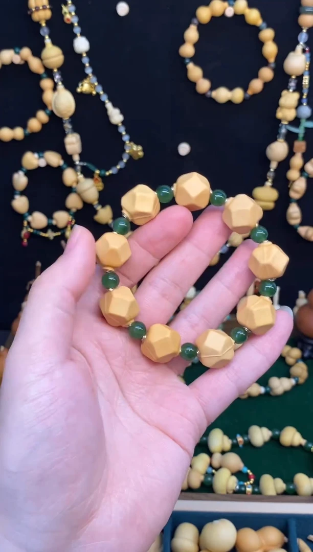 葫芦苍****)八棱手串