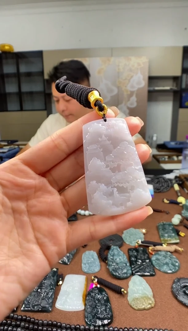 颈饰未镶嵌翡翠 多样性发其一