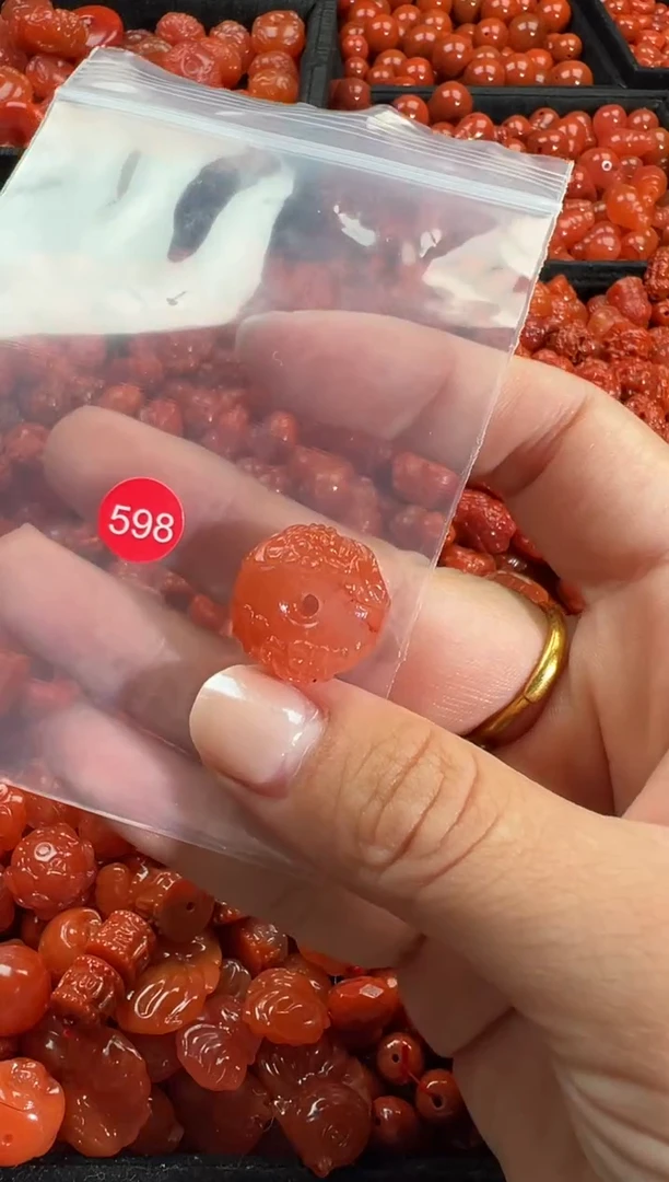 颈饰未镶嵌南红玛瑙1